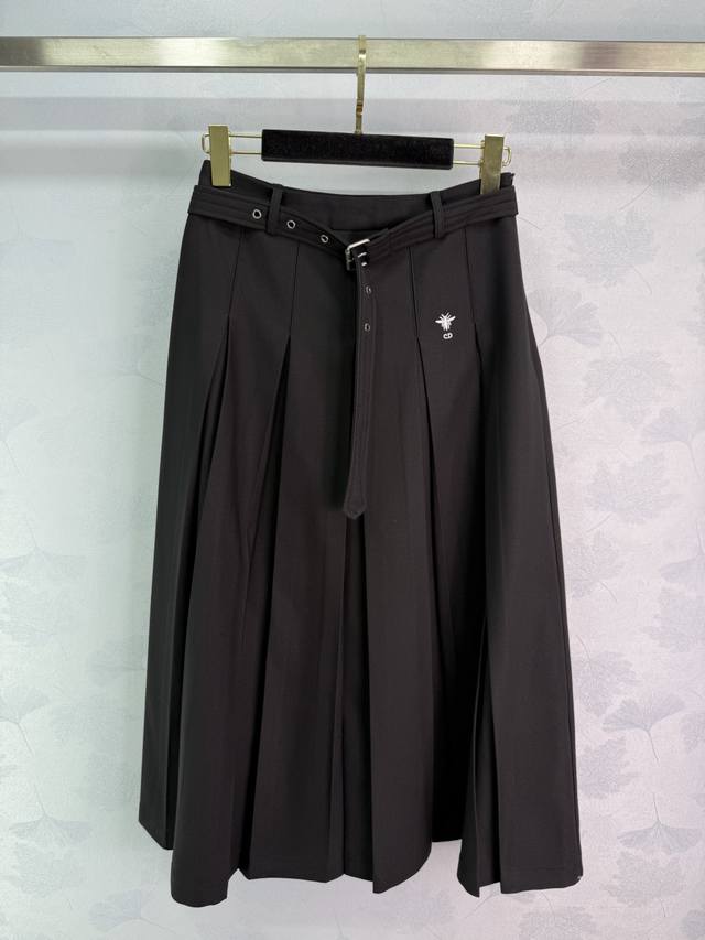 Dio* 25新款腰带复古压褶半裙 定制金属腰头腰带 裙身小蜜蜂刺绣低调奢华立体剪裁 精简线条感设计凸显小蛮腰 百褶高贵典雅又尽显温柔知性的气质 秒Get甜酷叛