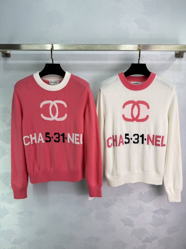 Ch*25秋冬新款双C字母针织毛衣 经典圆领设计 胸前大Logo刺绣 拼色袖口 面料舒适保暖 秋冬日常简约百搭款！2色3码Sml T226B.