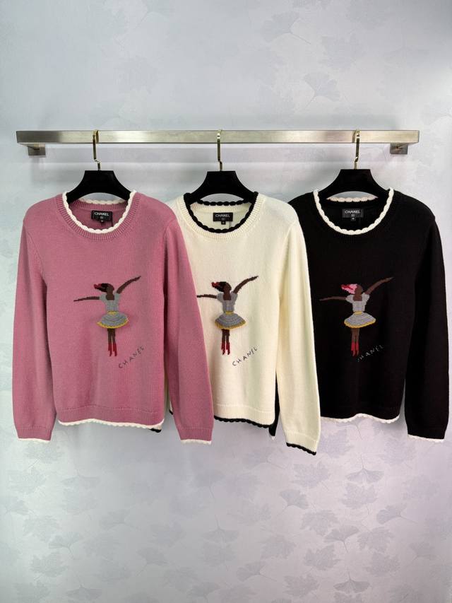 Ch*25早秋新款芭蕾舞者针织毛衣 山羊绒羊毛 面料 柔软亲肤 胸前芭蕾舞者提花图案 领口袖口白色波浪边 修身高腰显瘦 秋冬百搭！3色3码Sml T226B