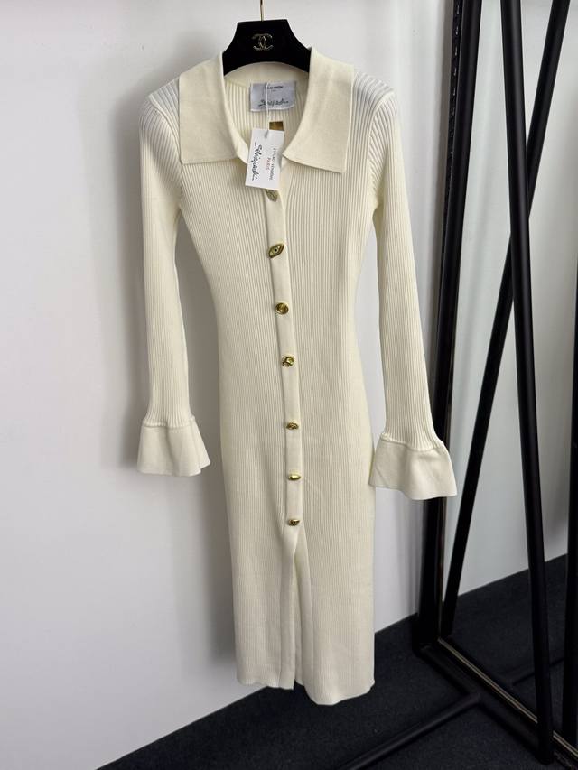 款号20256909 Schiaparelli*新款 高端定制异形金色纽扣 翻领收腰针织喇叭长袖连衣裙，米白色，红色，深咖色，黑色， 均码：胸围74，袖长60，