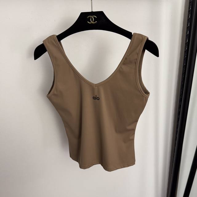 款号20256890 Alo*新款瑜伽运动三件套装，反光Logo字母 修身长袖拉链外套+吊带背心+高腰弹力喇叭长裤，咖色，橘红色，灰色，黑色，S-Xl， M码：
