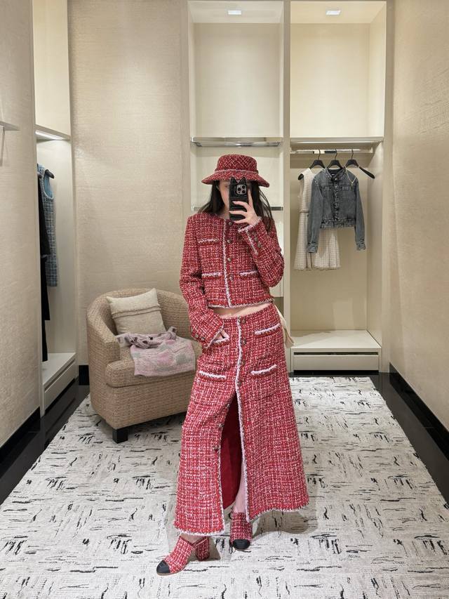 外套 半裙 Cha*El 25K高级手工坊系列新款 红韵粗花呢四口袋外套+半身裙套装丨独家Yb开发！高版出品！经典的高定级粗花呢，以正红为主调，混纺米白、酒红纱