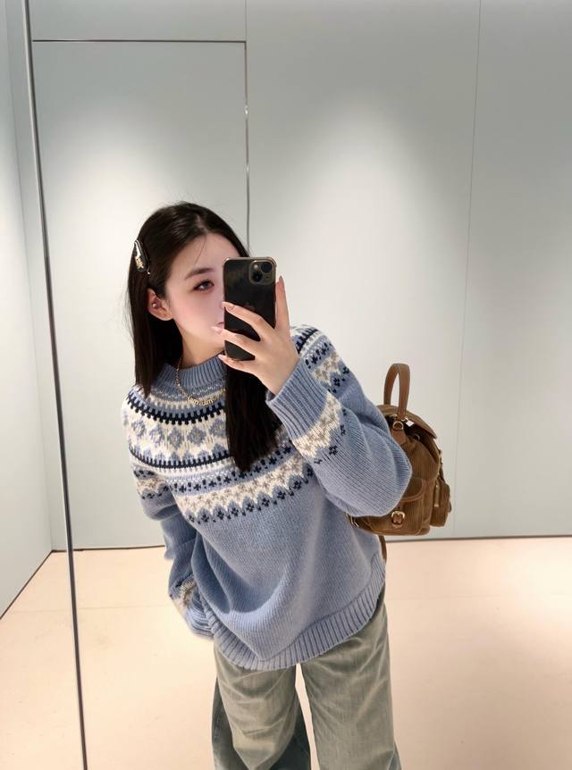 Miu Mi* 25Fw秋冬新款 雾霾蓝费尔岛花纹羊毛针织毛衣丨独家Yb开发！高版出品！当费尔岛传统纹样撞上Miu系甜美元素，低饱和雾霾蓝自带温柔滤镜，弱化厚重