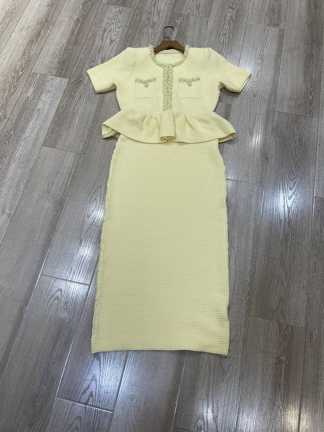 新款 钉珠领收腰连衣裙 Sml