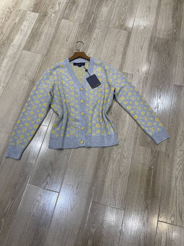 新款 V领开衫 Sml