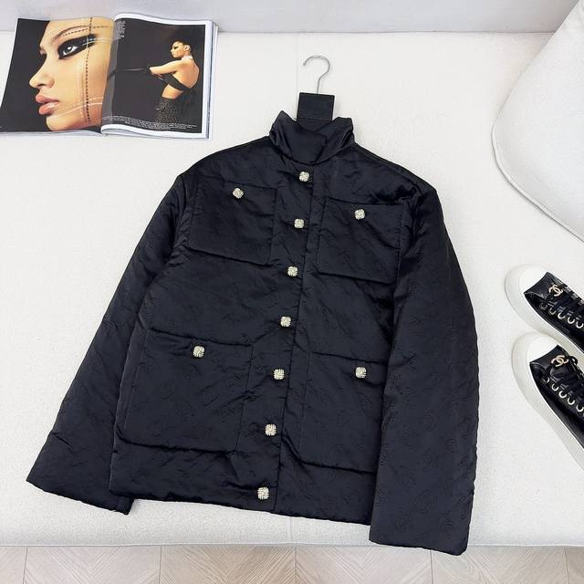 独家首发 C家 25Ss 秋冬最新款 Coco女孩穿搭黑白拼色立领棉服外套本季最佳必入绝绝子 原版定制双C提花面料 3D立体剪裁版型上身巨显瘦 自带气场 甜酷名