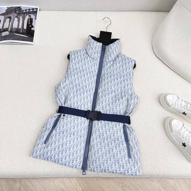 爆款推荐 Cd 25Ss 秋冬最新款Missd 滑雪系列老花羽绒马甲外套定制高密度科技塔夫绸提花面料 抽绳设计经典连帽宽松面包服版型帅气又拉风 90白鸭绒保暖轻