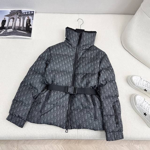 爆款推荐 Cd 25Ss 秋冬最新款Missd 滑雪系列老花冲锋衣羽绒外套定制高密度科技塔夫绸提花面料 抽绳设计经典连帽宽松面包服版型帅气又拉风 90白鸭绒保暖