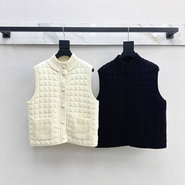 长期主义穿搭 Bc 25Ss 秋冬最新款立领针织马甲H版型剪裁设计 宽肩廓形搭配双口袋 更显立体精致 日常百搭舒适度高～～经典黑白两色 超好搭配 两色现货发售S