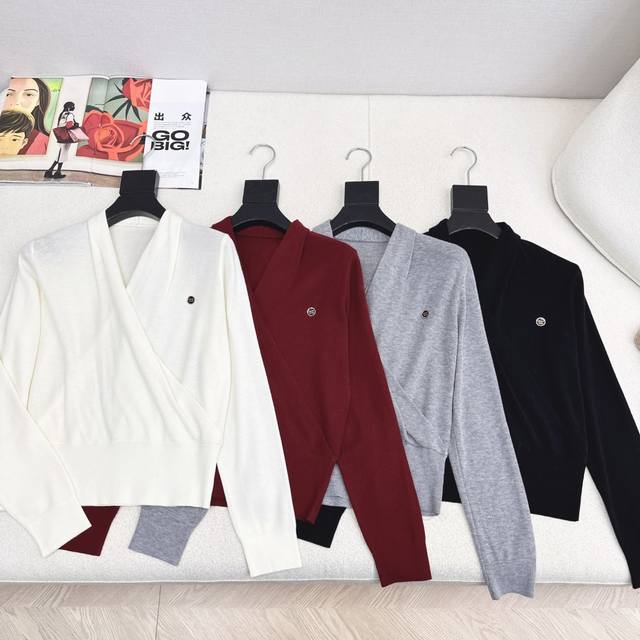 独家首发 Her 25Ss 秋冬最新款V领羊毛打底衫百分百羊毛纱线 超级显瘦神器 极简叠搭单品 白富美必入气质打底单品休闲舒适 不挑人修身版型上身巨显瘦 柔软亲