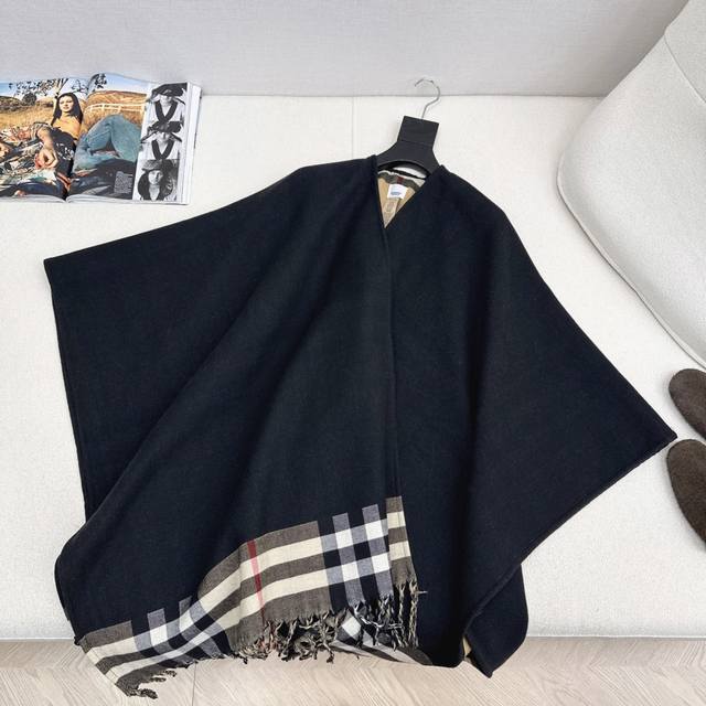 独家首发 Bur 25Ss 秋冬最新款经典图案羊毛披肩大围巾斗篷原版定制工艺 纯手工滚边流须工艺 不规则垂坠感帅气摩登 高级配色双织图案 低调奢华打造英伦复古风