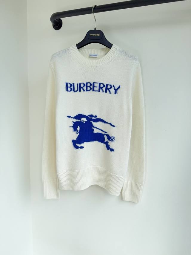 Bbr25秋冬重工撞色提花字母图案羊毛纱线圆领针织毛衣出货最爱百搭单品 进口纱线质感柔软细腻透气舒适！经典圆领版型上身巨显瘦！定位刺绣图案优雅又时髦气质单品白富