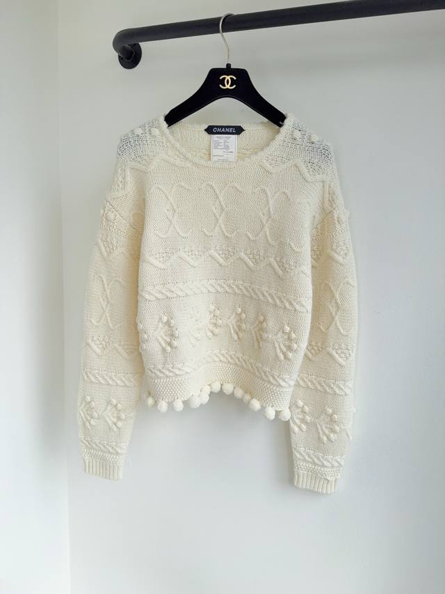 羊绒顶级版本 Chane*25中古新款16针细拼接立体勾花工艺净色花边圆领针织套头上衣出货巨显瘦的立体提花工艺 设计低调高级经典版型 上身舒适亲肤不扎人百搭款式