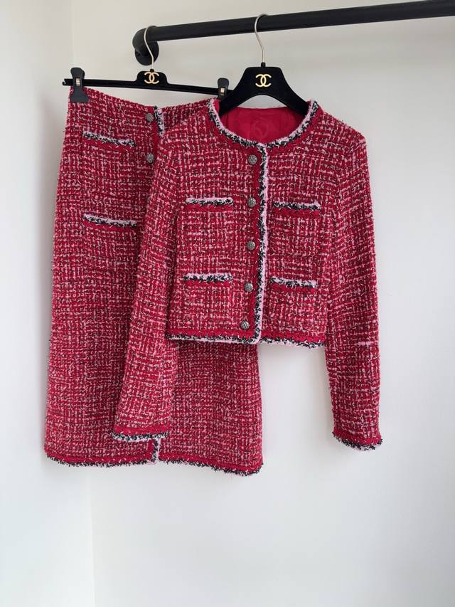 外套 半裙 Chan25新款顶级版本富家名媛千金定制粗花呢面料圆领撞色四口袋金属扣外套粗花呢半裙出货高级定制粗花呢格纹面料 精裁翻领单排扣版型 重磅全对格裁剪超