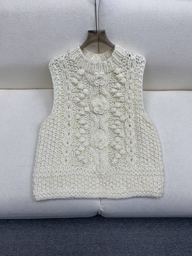 Chan*｜25中古系列手工粗针钩花背心外套 独家订制纱线 ，设计高级又时髦！订制重工面辅料，增添时尚格调，纯欲系搭配和谐，百搭王炸款 做工品质看细节 高版本