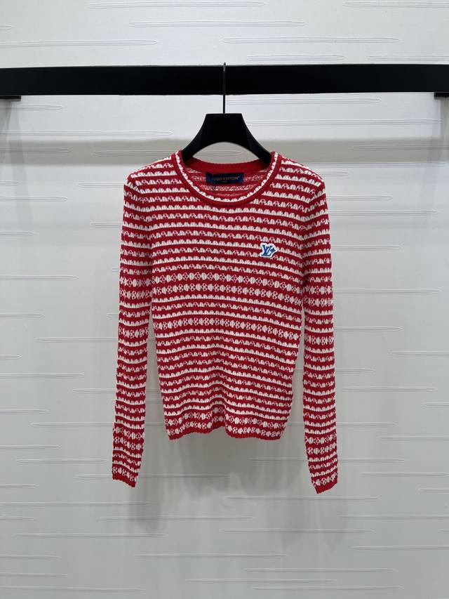 上新原单高端品质Louis Vui*Ton 2025早秋最新系列！条纹圆领针织长袖毛衣！定制羊毛纱线织造 质感高级舒适 圆领针织长袖剪裁 领口袖口和衣摆装点波浪