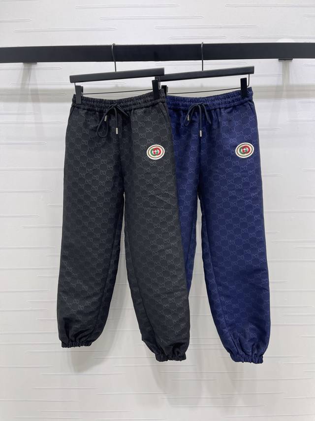 上新原单高端品质 Gucc*2025秋冬最新系列！提花休闲抽绳束脚长裤！定制进口提花材质，质感细腻，舒适好穿，休闲束脚长裤版型，弹力收腰配合抽绳调节，包容身材，