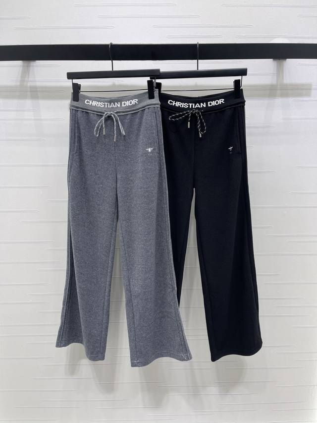 上新原单高端品质 Dio* 2025秋冬最新系列！抽绳织带阔腿长裤！定制进口全棉材质 面料柔挺舒适 垂顺有型 高腰抽绳阔腿长裤版型 利用贴身弹力松紧织带装点腰身