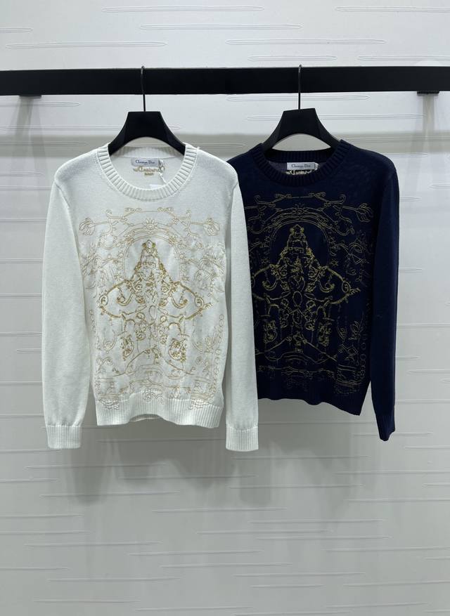 上新原单高端品质 Dio* 2025秋冬最新系列！圆领刺绣长袖毛衣！制羊毛纱线织造 质感高级 舒适柔软 圆领长袖毛衣剪裁 领口袖口宽螺纹包边与衣摆相呼应 大面积