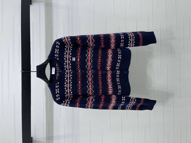 上新原单高端品质 Celin*2025秋冬最新系列！圆领凯旋门钩花针织开衫！定制羊毛纱线织造 质感高级 舒适柔软 圆领长袖开衫剪裁 御寒保暖 几何图形凯旋门撞色