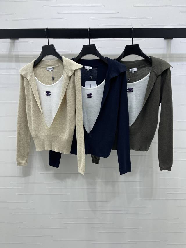 上新原单高端品质 Chane* 2025秋冬最新系列！撞色假两件针织长袖上衣！定制羊毛纱线织造 舒适软糯 弹力十足 翻领针织长袖假两件版型 内里于领口露出 与外