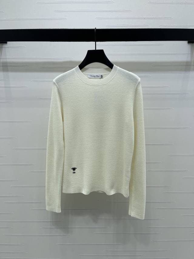 上新原单高端品质 Dio* 2025早秋最新系列！刺绣针织长袖打底！定制羊毛针织材质 柔软柔软 弹力十足 圆领针织长袖上衣 领口袖口细腻包边 穿着舒适 成衣细密