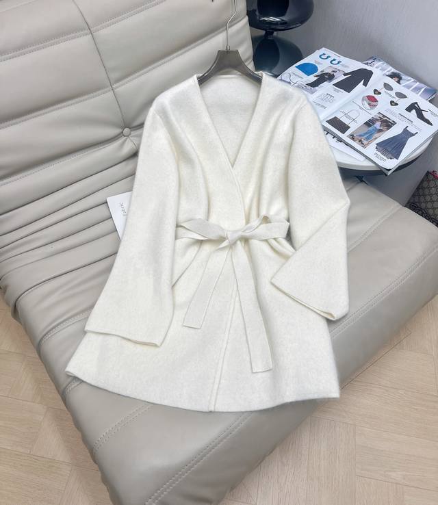 上衣 裤子 2620最新款秋冬中长款V领系带羊毛开衫 可搭配羊毛裤一套非常高级又显瘦噢 面料亲肤细腻柔软可太舒服啦 简直是秋冬的必备品 2色发售 黑色 白色 码