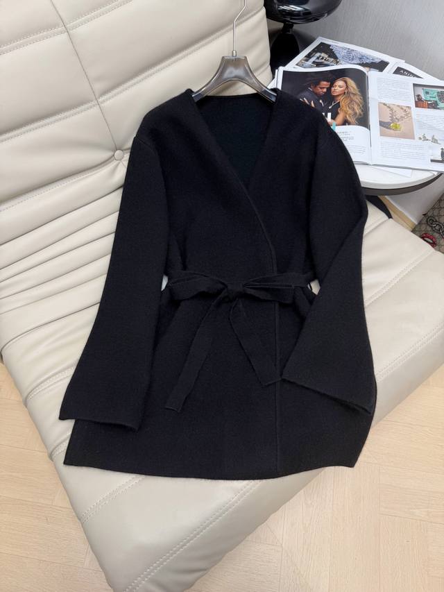 上衣 裤子 2620最新款秋冬中长款V领系带羊毛开衫 可搭配羊毛裤一套非常高级又显瘦噢 面料亲肤细腻柔软可太舒服啦 简直是秋冬的必备品 2色发售 黑色 白色 码