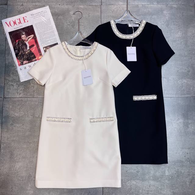 翻单出货 爆款Valent0冖秀场 2025Ss米开理新作 ，重手工订钻刺绣 财阀千金气质穿搭 明星同款 宽松短袖连衣裙 面料成分：31%真丝 69%粘纤 颜色