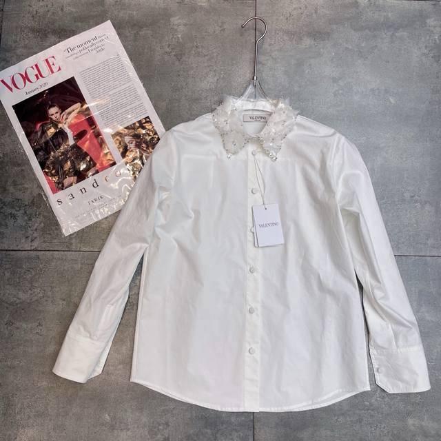 翻单出货 爆款 Valent0冖秀场 2025年早秋专柜同款，白衬衣一定要简洁，立体激光花朵订珠绣花设计 精致 有小腹Mm的福利翻领纯棉拼接长袖宽松衬衫 面料成