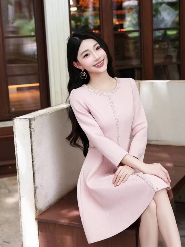 连衣裙 爆款 新款小香风系列爆款名媛风重工钉珠定制小香面料 高端狠货 版型超级显瘦 主推款式 颜色：粉色 黑色。米色 尺码：Smlxlxxl