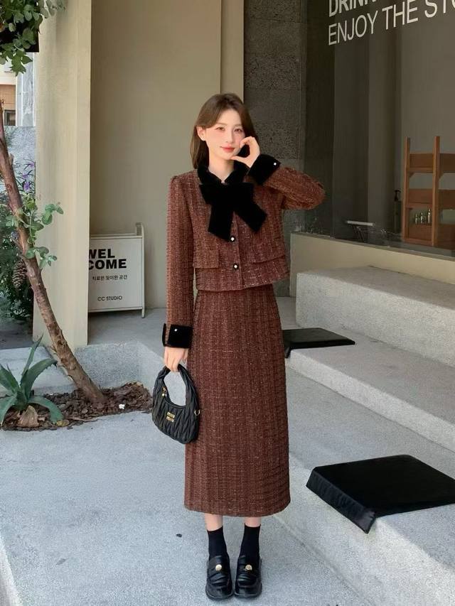 套装 新款小香风套装，修身显瘦让你穿出显高显瘦名媛范适合搭配各种服饰。两色Smlxl