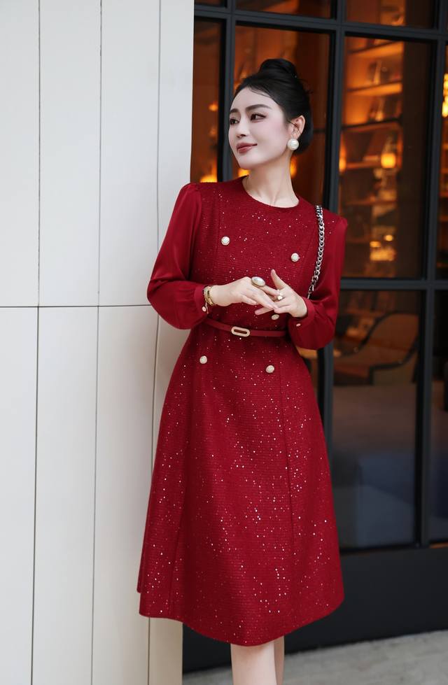 连衣裙 十拿十补亮片羊毛高挡小香风双排扣拼接连衣裙，送腰带，品牌做工，红色 黑色 白色，Smlxlxxl，板型完美上身效果极佳。
