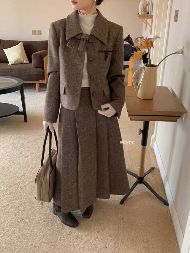 套装 爆款推荐，轻奢高级感名媛小香风两件套装裙2025秋冬新款富家千金韩系复古蝴蝶结点点羊毛呢短外套百褶半身裙套装Smlxl