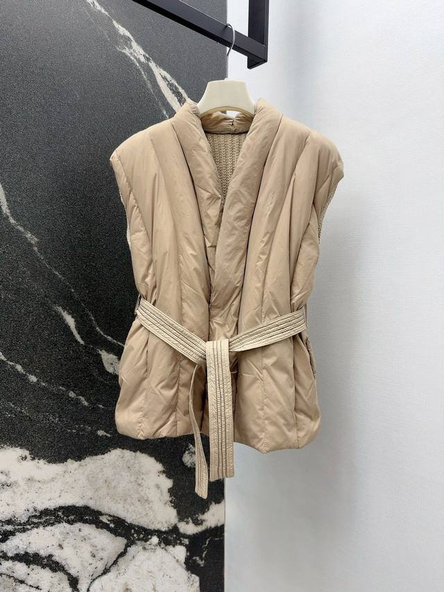 Bc 25Ss 秋冬新品极简风穿搭拼接针织轻薄羽绒马甲 冬天的内搭神器早秋必备单品 马甲线形状绗缝经典版型设计柔美轮廓百搭不挑人 国标90白鸭绒填充 进口轻盈记