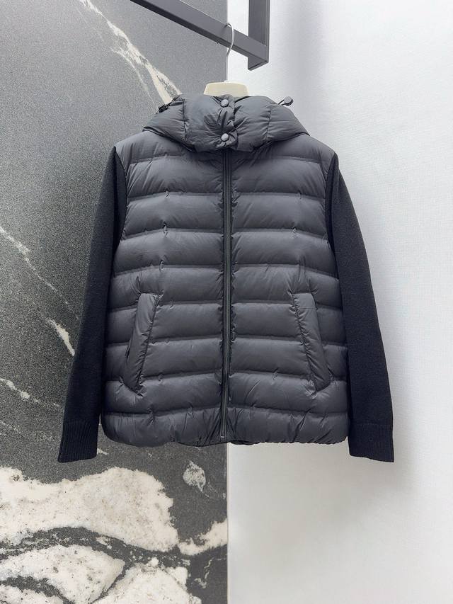 Bc 25Ss 秋冬新品轻薄连帽羽绒外套 微宽松连帽版型剪裁上身效果超赞 女神必备 百搭时髦又帅气 国标90绒填充 记忆丝面料质感立挺有型 保暖拒绝臃肿 进口机