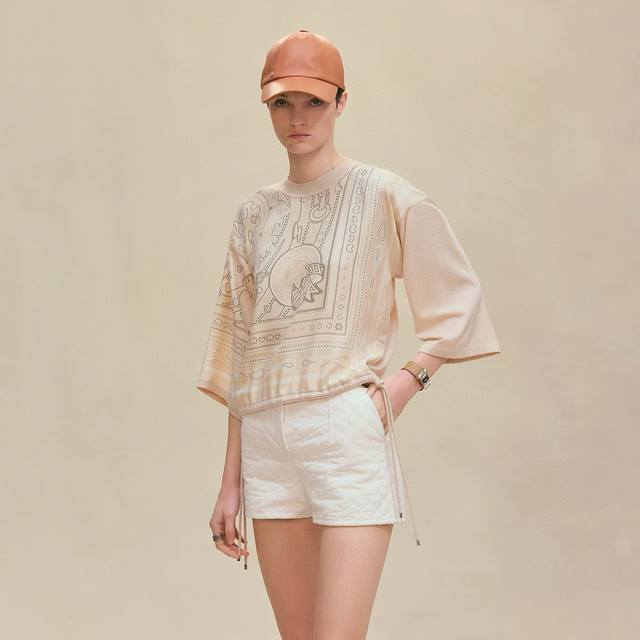 Hermè*新款 高端定制Ab面料前片19姆米100%真丝斜纹绸拼接后片羊毛混纺条纹针织面料、下摆抽绳绑带设计几何图案复古印花圆领套头针织衫上衣！杏色、藏蓝色、