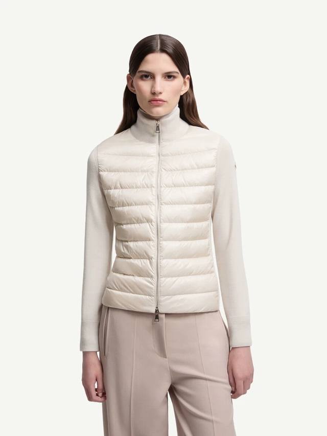 Moncler*蒙口新款上新高端定制原版字母Logo五金配件、采用国标90%白鹅绒填充物拼接针织面料小标志袖章装饰修身版显瘦立领长袖轻薄羽绒服外套 价格P不含防