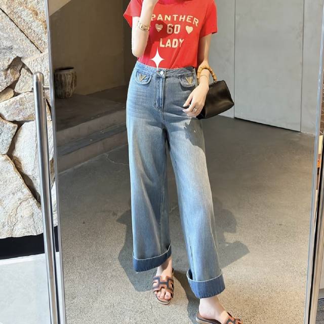 Valentin*O华伦家新款 高端定制双重固色水洗软牛仔面料、经典V字金属配件翻盖装饰宽松时尚直筒阔腿牛仔裤长裤！浅蓝色，24.25.26.27.28.29.