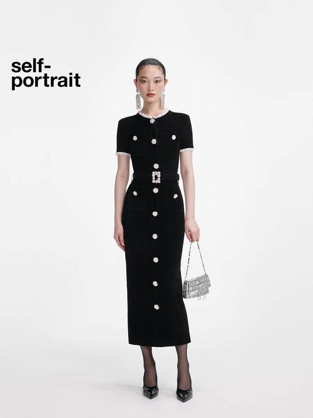 Self-Portrai*新款Sp家高版本1:1定制绒面雪呢尔针织面料、整体轮廓版型显瘦超级赞！气质高雅重工镶钻纽扣蕾丝花边拼接修身显瘦长款针织短袖连衣裙配有水