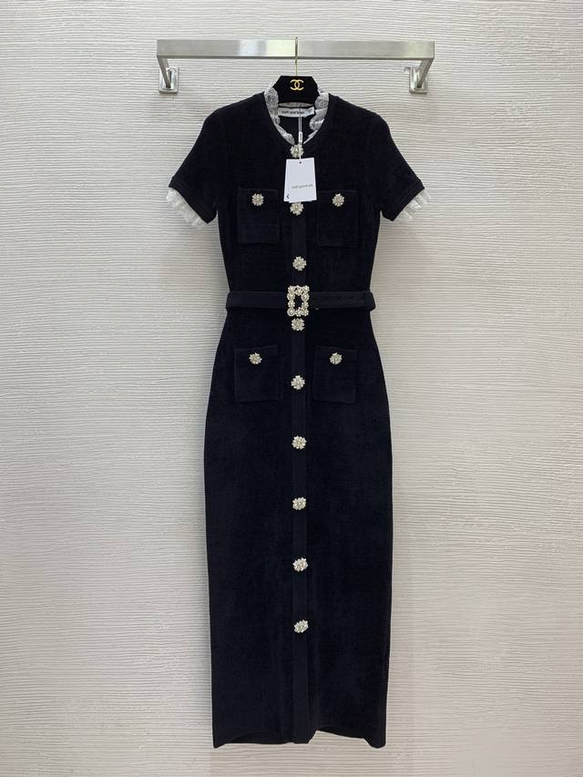 Self-Portrai*新款Sp家高版本1:1定制绒面雪呢尔针织面料、整体轮廓版型显瘦超级赞！气质高雅重工镶钻纽扣蕾丝花边拼接修身显瘦长款针织短袖连衣裙配有水