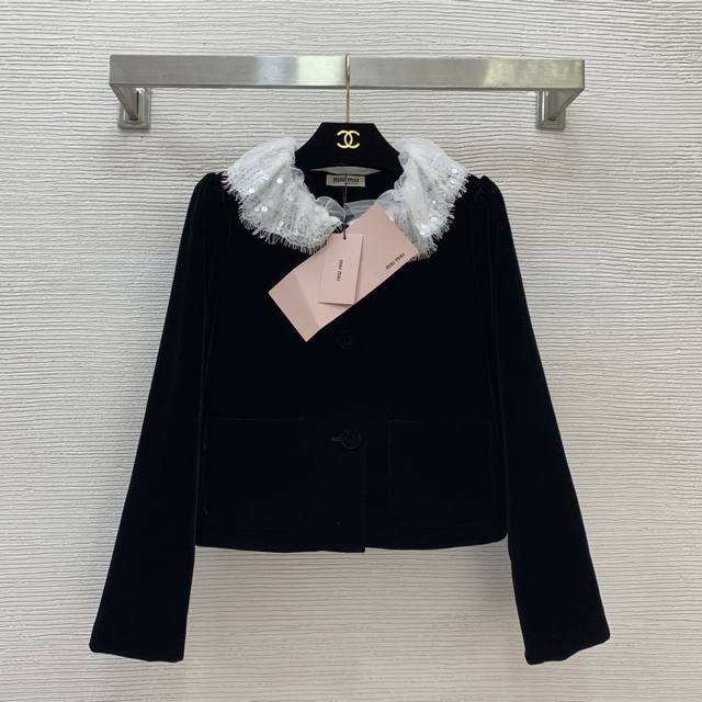 Miumi*缪家新款独家精品定制、千金大小姐减龄俏皮高级感闪耀亮片蕾丝花边领子双口袋短款长袖丝绒外套、蕾丝领可拆卸！黑色， S码：胸围90，袖长58，衣长47