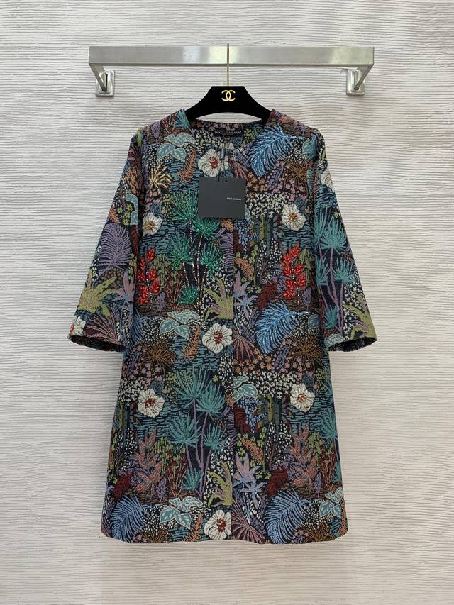 杜嘉班纳Dg*新款高端定制植物提花原始森林图案重工镶钻钉珠装饰、宽松版百搭显瘦圆领七分袖外套中长款大衣！ M码：肩宽37，胸围94，袖长44，衣长86