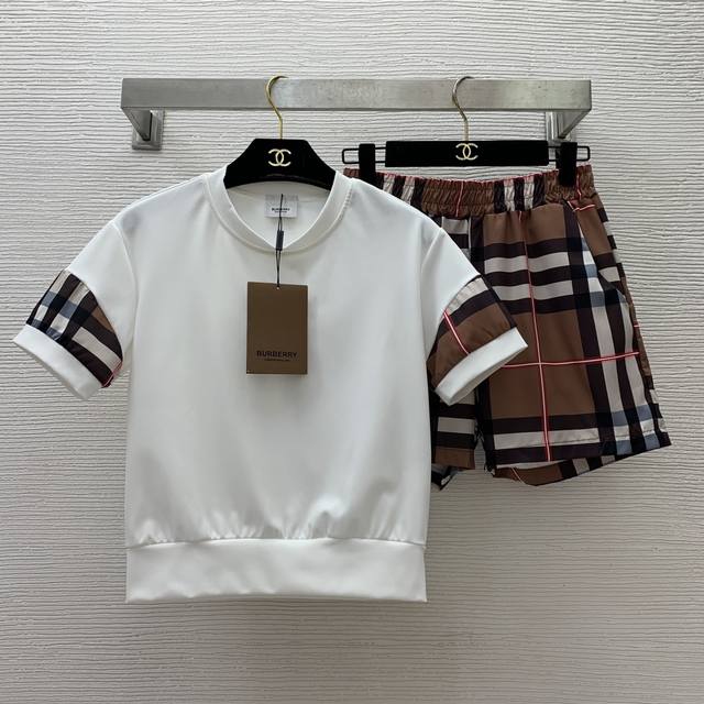 Burberr*新款休闲百搭套装！格纹撞色拼接短袖T恤上衣经典格纹印花松紧腰短裤！黑色、白色， S码：肩宽40，胸围92，袖长17，衣长49；腰围66松紧，裤长