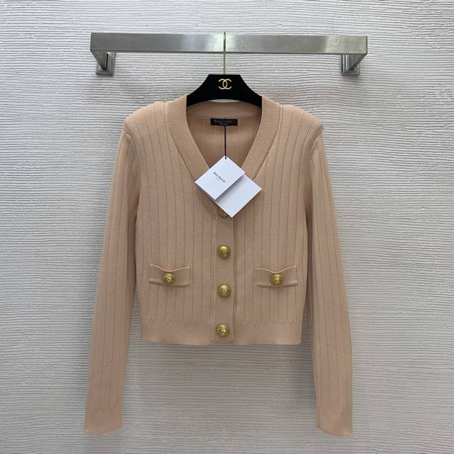 Balmai*巴曼家新款 定制凸金扣镂空坑条V领针织开衫短款上衣！肉粉色、雾霾蓝、 M码：肩宽38有垫肩， 胸围84，袖长58，衣长50