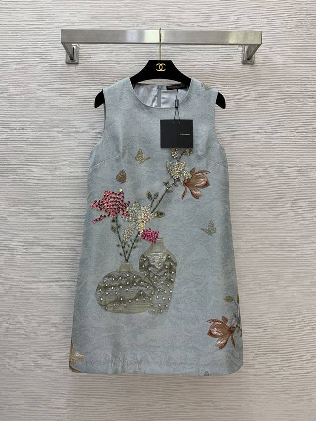 杜嘉班纳Dg*新款 高端定制提花面料版型挺括有型！高级感重工镶钻钉珠装饰花瓶摆件图案A字版无袖背心裙宴会礼服连衣裙！ M码：胸围90，裙长87