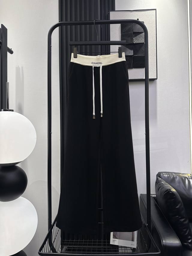 Chanel 小香 新款 高腰橡筋字母直筒休闲阔腿裤 丝绵材质 面料柔软细腻 上身非常显瘦 时尚女人必备 精致优雅 单色 Smlxl