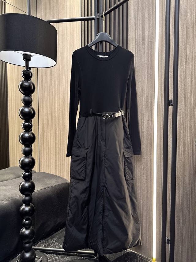 Enfold 2025秋冬新款 圆领上衣拼接加棉工装半裙带腰带连衣裙，时尚百搭又温暖！精选优质面料，舒适亲肤，加棉设计让秋冬不再寒冷。工装风半裙拼接设计，搭配可