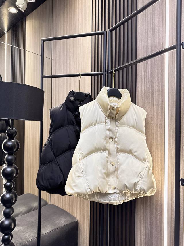 玛吉拉 2025秋冬新款 玛吉拉新品 90国标白鸭绒保暖神器 花苞下摆勾勒优雅曲线，纽扣立领设计防风有型～这个冬天温度和风度我全都要两个色Sml