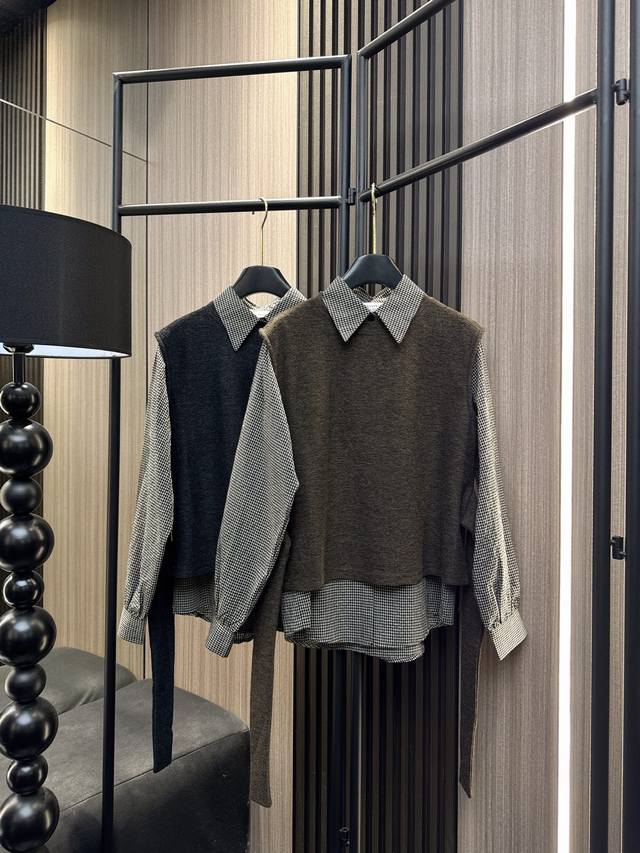 玛吉拉 2025秋冬新款 百搭又时髦的玛吉拉格纹套装来啦！精选30%羊毛70%棉混纺面料，柔软亲肤不扎人。经典格纹设计搭配马甲叠穿，轻松穿出层次感~小个子显高神